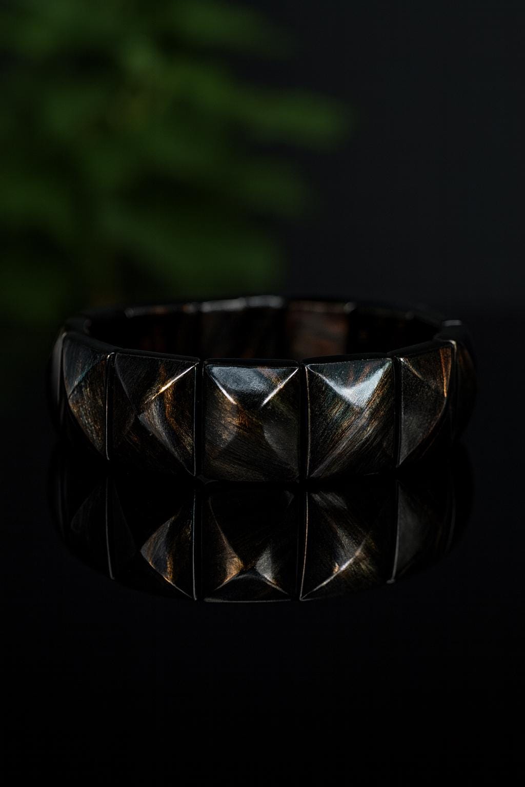 Hypersteen Armband – Luxe Donkere Glans • Shadow Cat’s Eye • 12mm Rechthoekige Kralen • Handgemaakt Sieraad - Hyperstheen bracelet